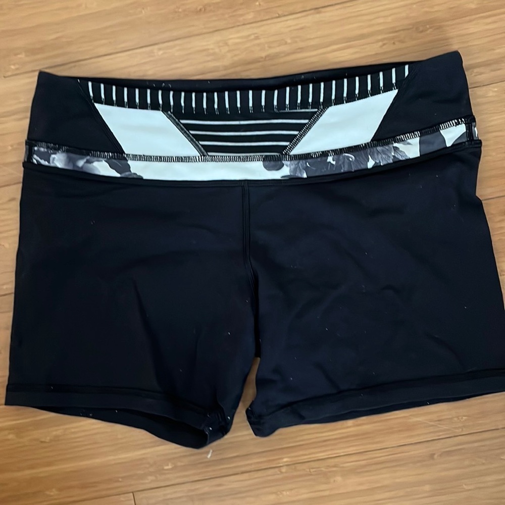 Lululemon Spandex Shorts | Black & White | Reversible